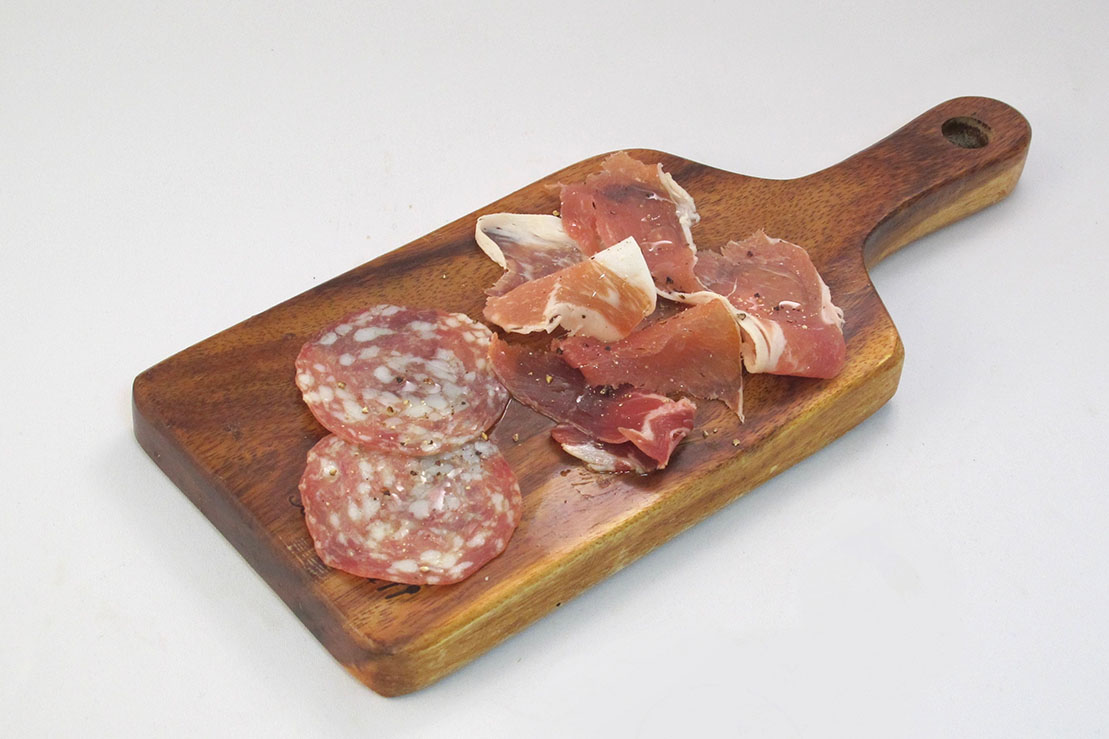 生ハムとサラミ